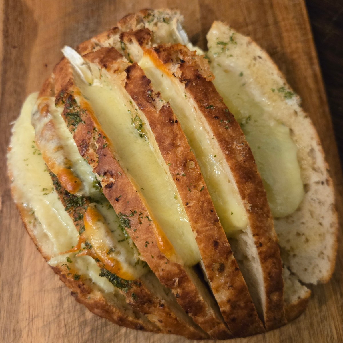 RUSTIC CHEESY GARLIC&nbsp;BREAD