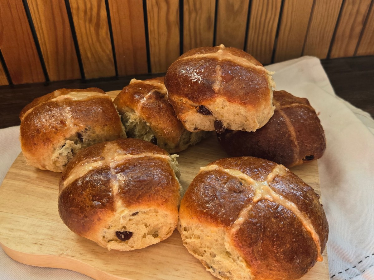 HOT CROSS BUNS
