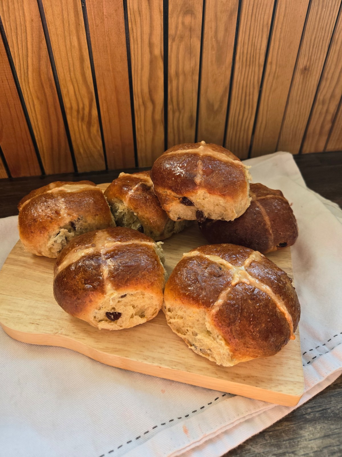 HOT CROSS BUNS