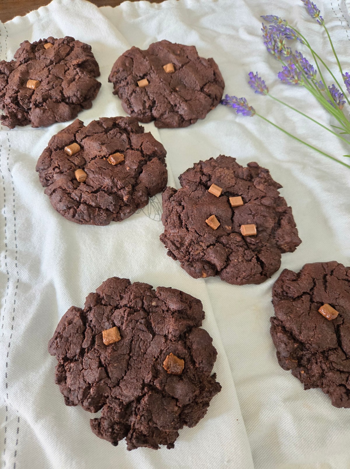 DOUBLE CHOCOLATE COOKIES